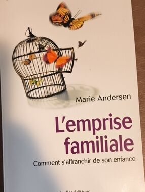 L'emprise Familiale Book - White Cover with Purple Title